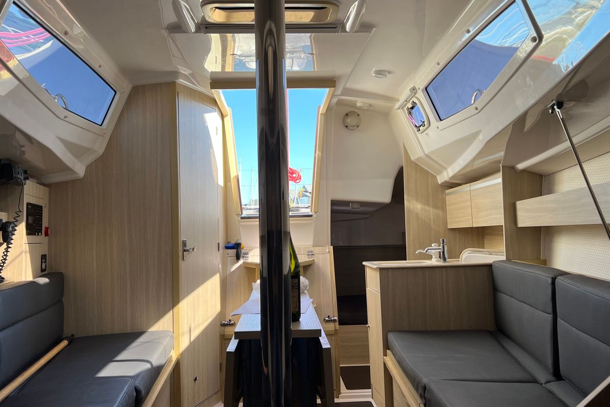 Salon of Sirocco, a Northman Maxus 26 Standard sailboat at Port Navalo, France