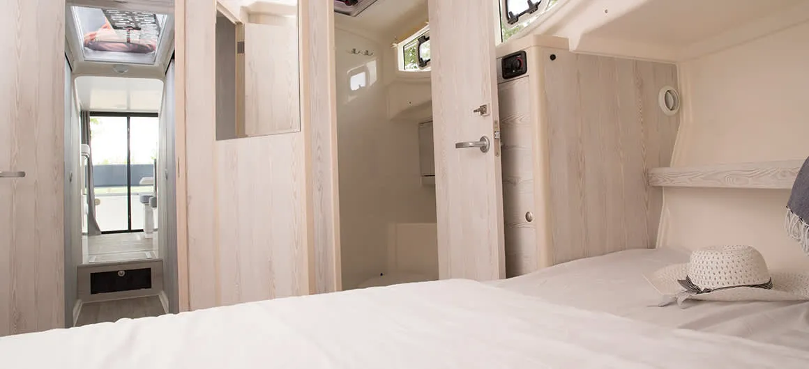 Cabin on Horizon 3 Premier 21, a Cygnet Horizon 3 motorboat at Decize, France