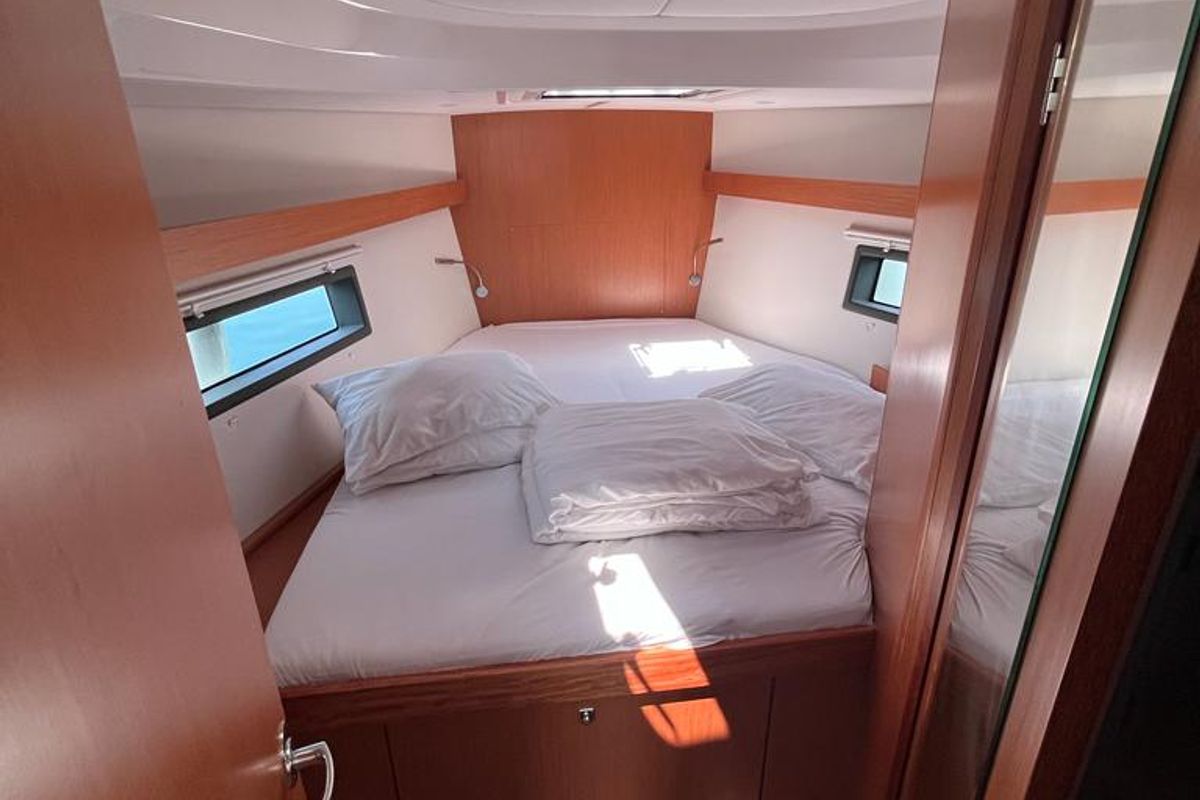 Cabin on Kirka, a Bavaria C42 sailboat at Općina Sukošan, Croatia