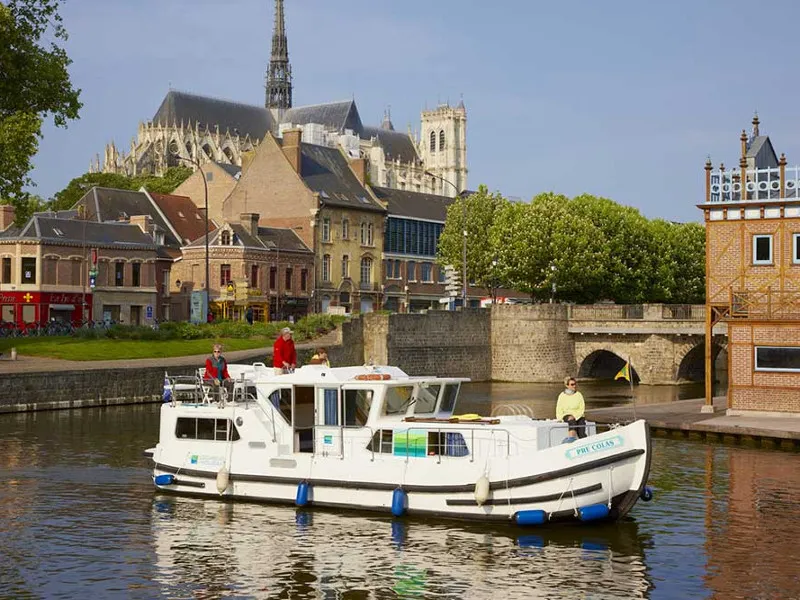 Exterior view of 1180-7, a Pénichette 1180 motorboat at Lutzelbourg, France