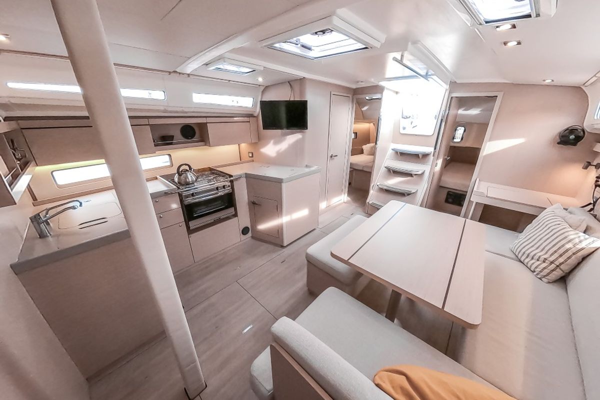 Salon of KEIKI, a Beneteau Oceanis 40.1 sailboat at Općina Medulin, Croatia
