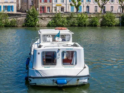 Exterior view of 1107W-145, a Pénichette 1107 motorboat at Dompierre-sur-Besbre, France