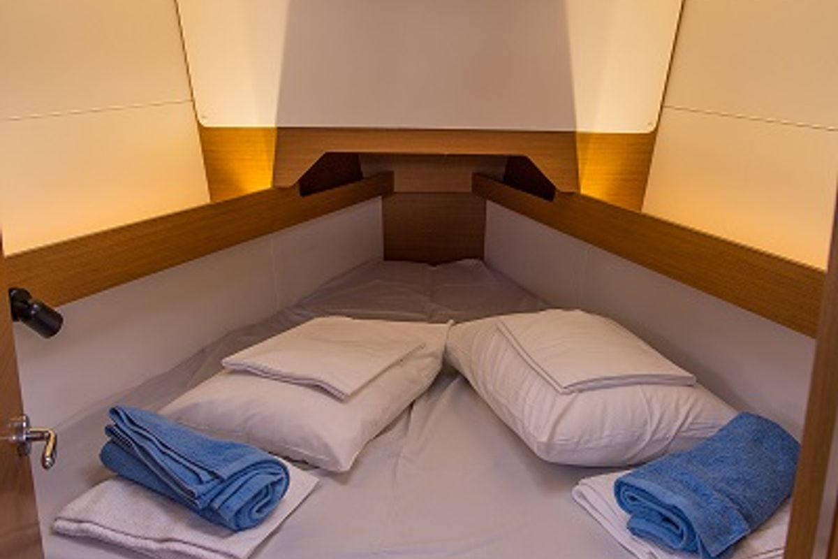 Cabin on Dynamene, a Jeanneau Sun Odyssey 349 sailboat at Volos Municipality, Greece