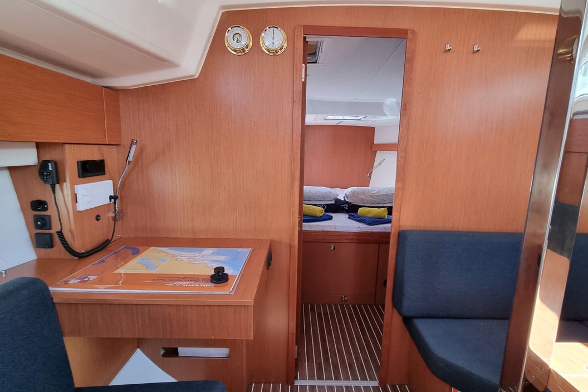 Salon of Quick Point, a Bavaria C42 sailboat at Split, Croatia