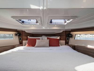 Cabin on Liberty - Luxury 2, a Cygnet Liberty motorboat at Saint-Usage, France