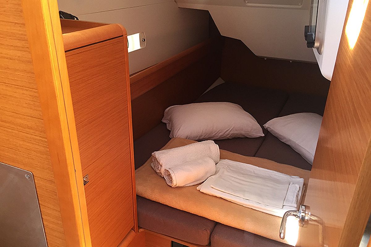 Cabin on Agios Georgios, a Jeanneau Sun Odyssey 389 sailboat at Kontokali, Greece
