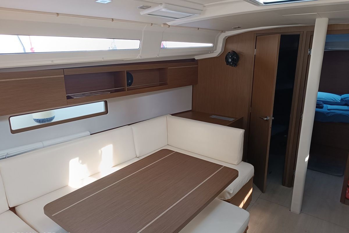 Salon of Lilibet, a Beneteau Oceanis 40.1 sailboat at Procida, Italy