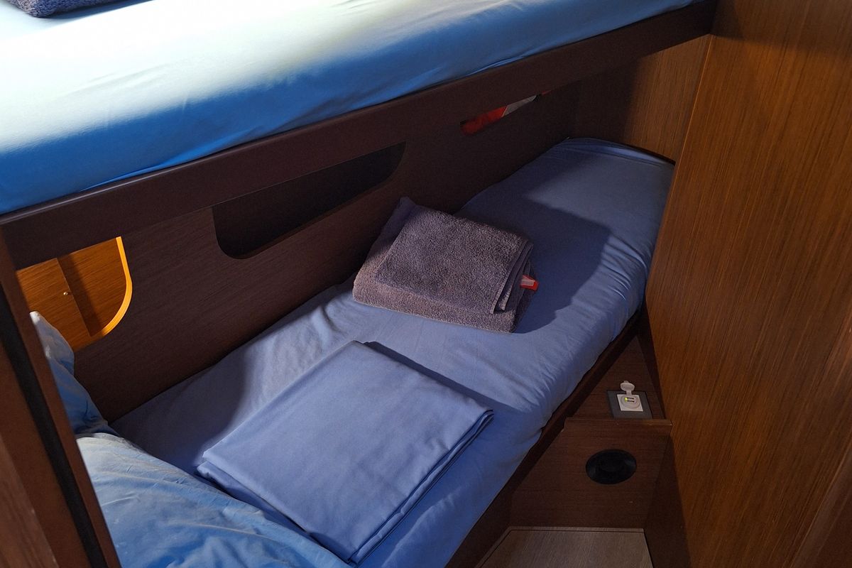 Cabin on Lilibet, a Beneteau Oceanis 40.1 sailboat at Procida, Italy