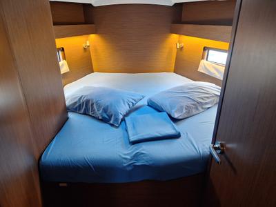 Cabin on Lilibet, a Beneteau Oceanis 40.1 sailboat at Procida, Italy