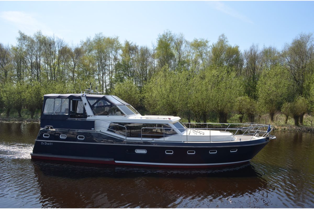 Exterior view of Drait 31, a De Drait Renal 45 motorboat at Drachten, Netherlands