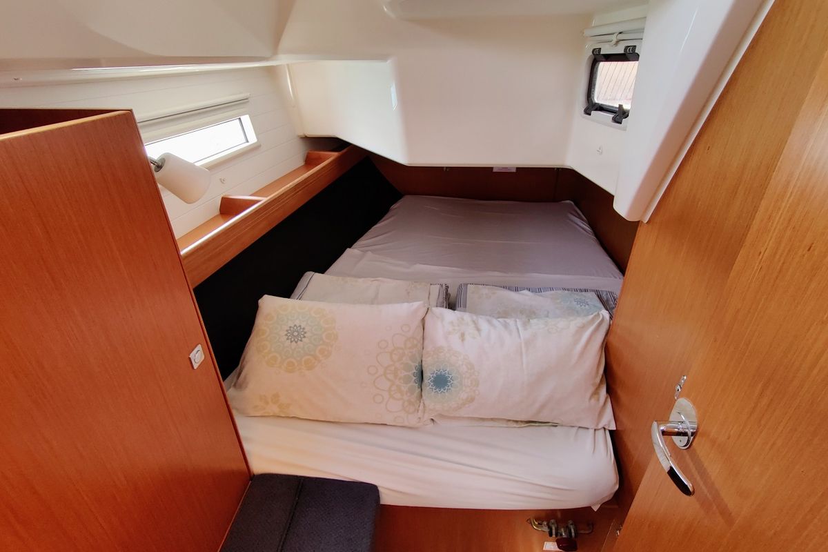 Cabin on Mojito, a Bavaria Cruiser 37 sailboat at Općina Sukošan, Croatia
