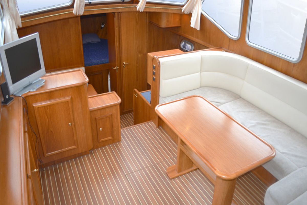 Salon of Drait 79, a De Drait Advantage 42 motorboat at Woudsend, Netherlands