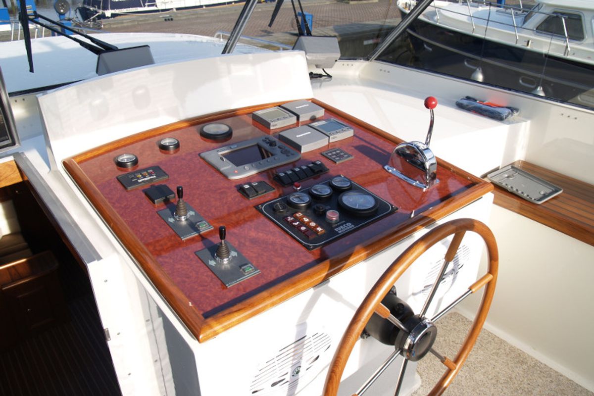 Cockpit of Drait 79, a De Drait Advantage 42 motorboat at Woudsend, Netherlands