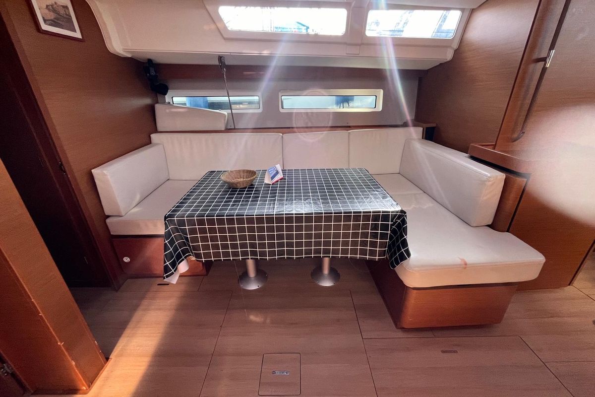 Salon of Agatha, a Jeanneau Sun Odyssey 490 sailboat at Cannigione, Italy