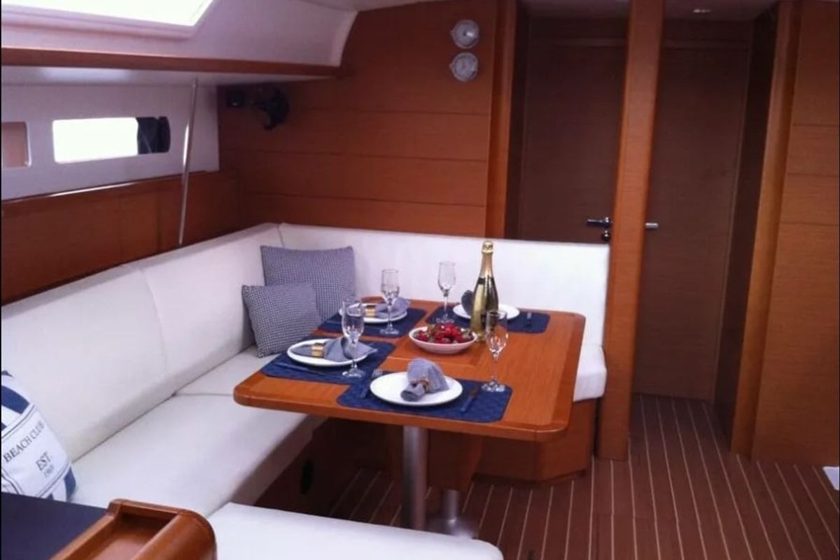Salon of AF-SO469, a Jeanneau Sun Odyssey 469 sailboat at Athens, Greece