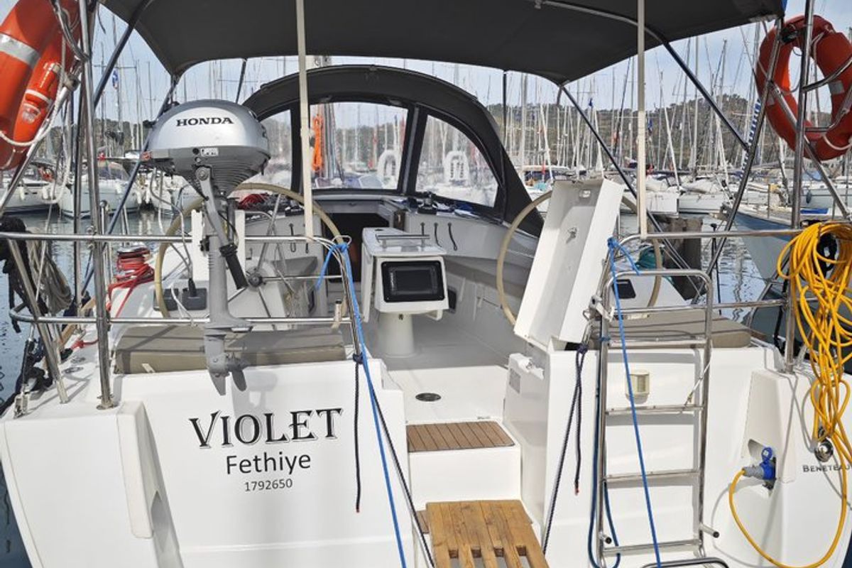 Deck of Violet, a Beneteau Oceanis 40 sailboat at Fethiye, Turkey
