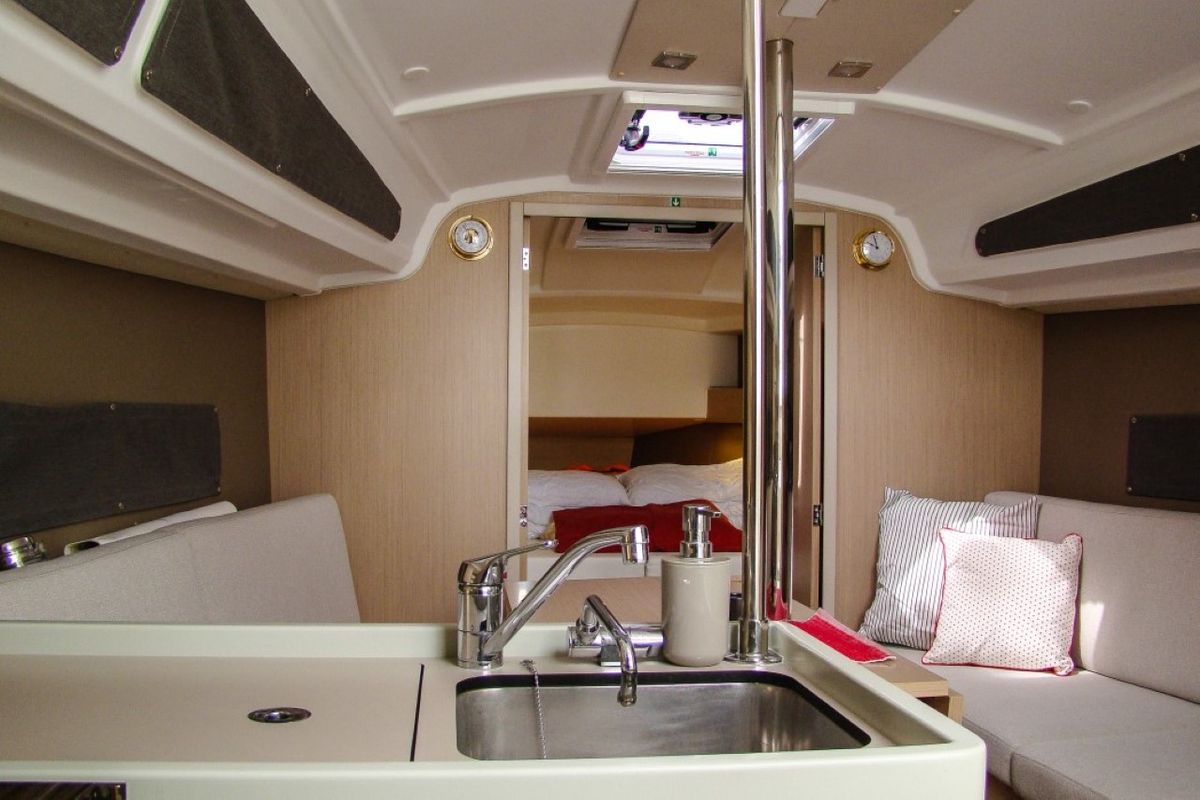 Galley of Mobula Zero, a Beneteau Oceanis 30.1 sailboat at Split, Croatia