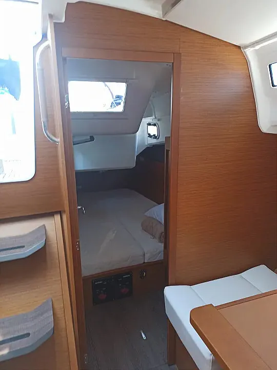 Cabin on Evnia, a Jeanneau Sun Odyssey 410 sailboat at Volos Municipality, Greece