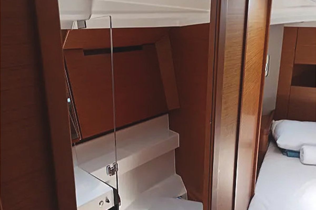 Cabin on Evnia, a Jeanneau Sun Odyssey 410 sailboat at Volos Municipality, Greece