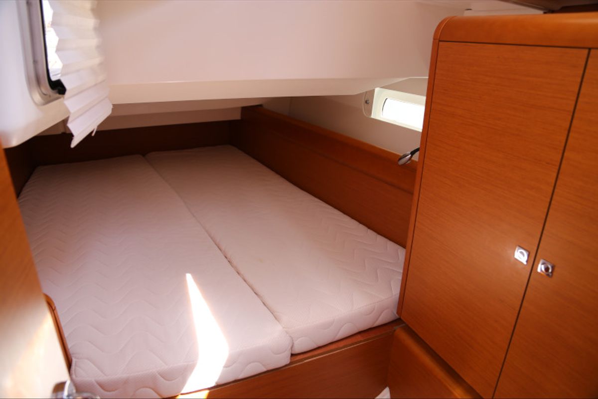 Cabin on Sicc, a Jeanneau Sun Odyssey 419 sailboat at Grad Kaštela, Croatia