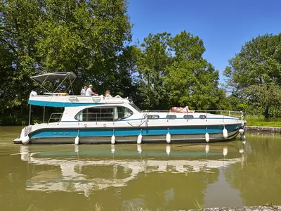 Cruiser Premium 8/12 Pers., a Nicols Nicols Octo Fly 12 motorboat at Grez-Neuville, France