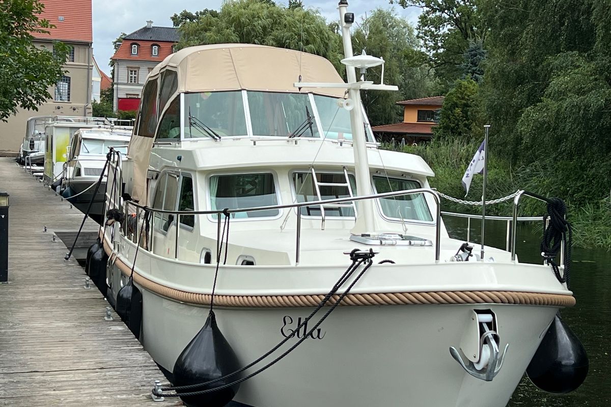 Ella , a Linssen Grand Sturdy 35.0 AC motorboat at Mirow, Germany