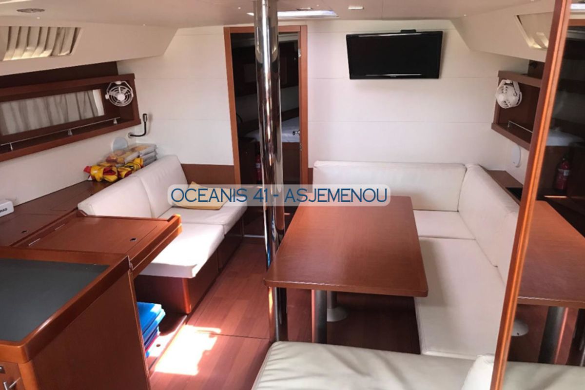 Salon of Asjemenou, a Beneteau Oceanis 41 sailboat at Kontokali, Greece