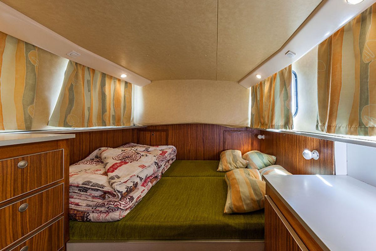 Cabin on 935W-107, a Pénichette 935 motorboat at Lutzelbourg, France