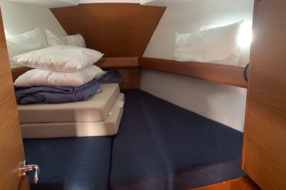 Cabin on Nashira, a Jeanneau Sun Odyssey 449 sailboat at Salerno, Italy