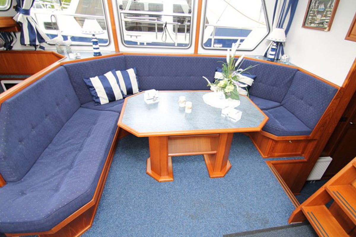 Salon of Victoria, a De Drait Kotterjacht 12.2 GL motorboat at Woudsend, Netherlands