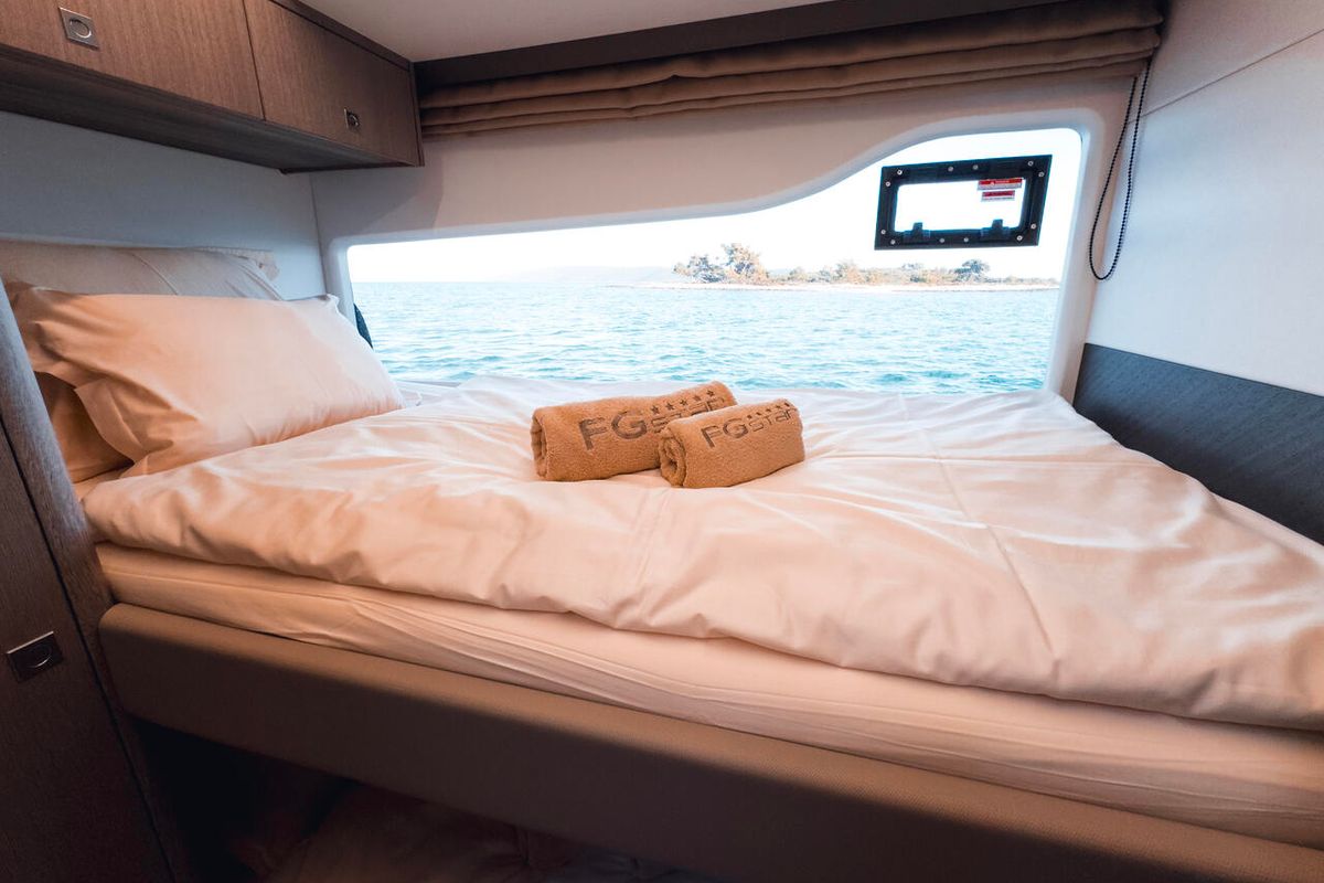 Head on FGStar Mini, a Galeon 440 Fly (Diesel) yacht at Seget Donji, Croatia
