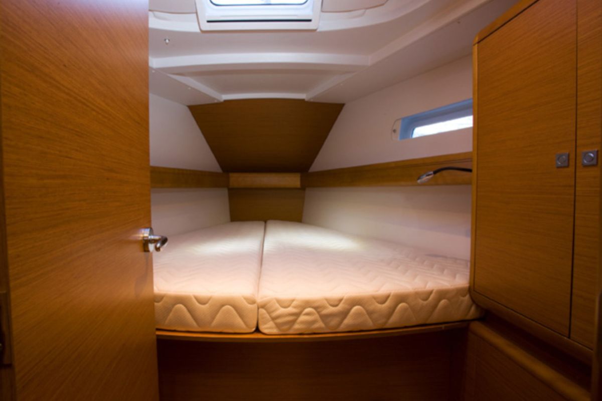 Cabin on Matar, a Jeanneau Sun Odyssey 449 sailboat at Cagliari, Italy