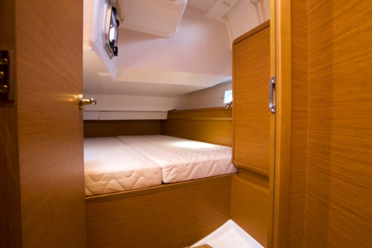 Cabin on Matar, a Jeanneau Sun Odyssey 449 sailboat at Cagliari, Italy