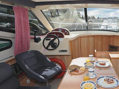 Salon of Consul - Budget 15, a Cygnet Consul motorboat at Frankfort, United States