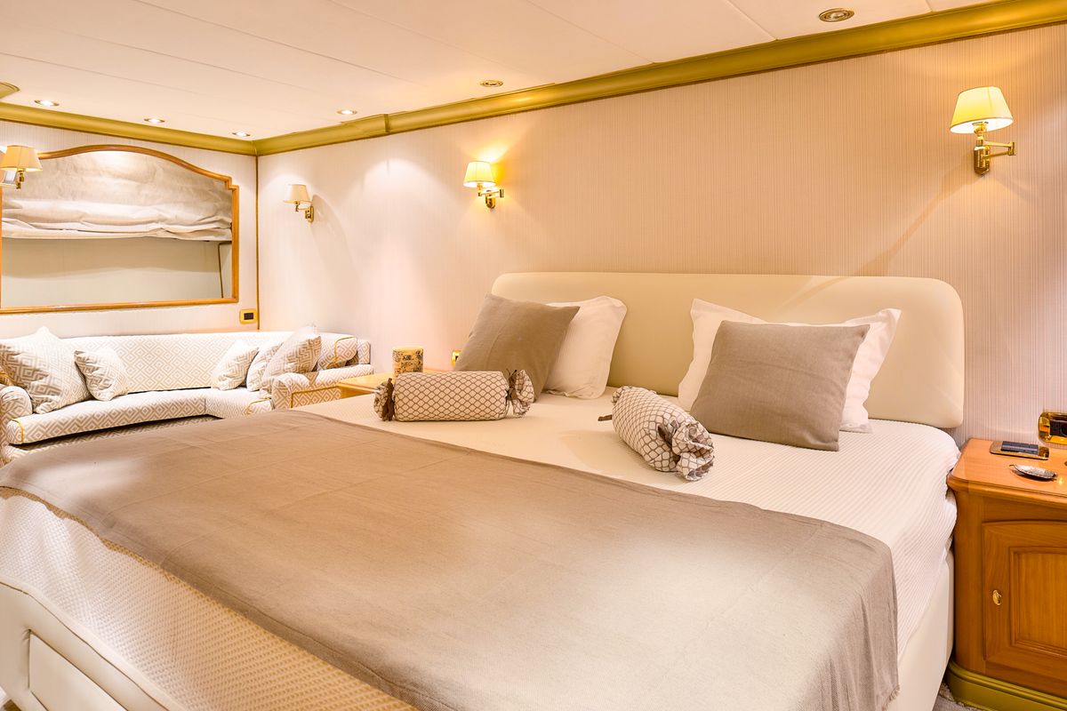 Cabin on To je to, a Benetti Classic 115 yacht at Grad Trogir, Croatia