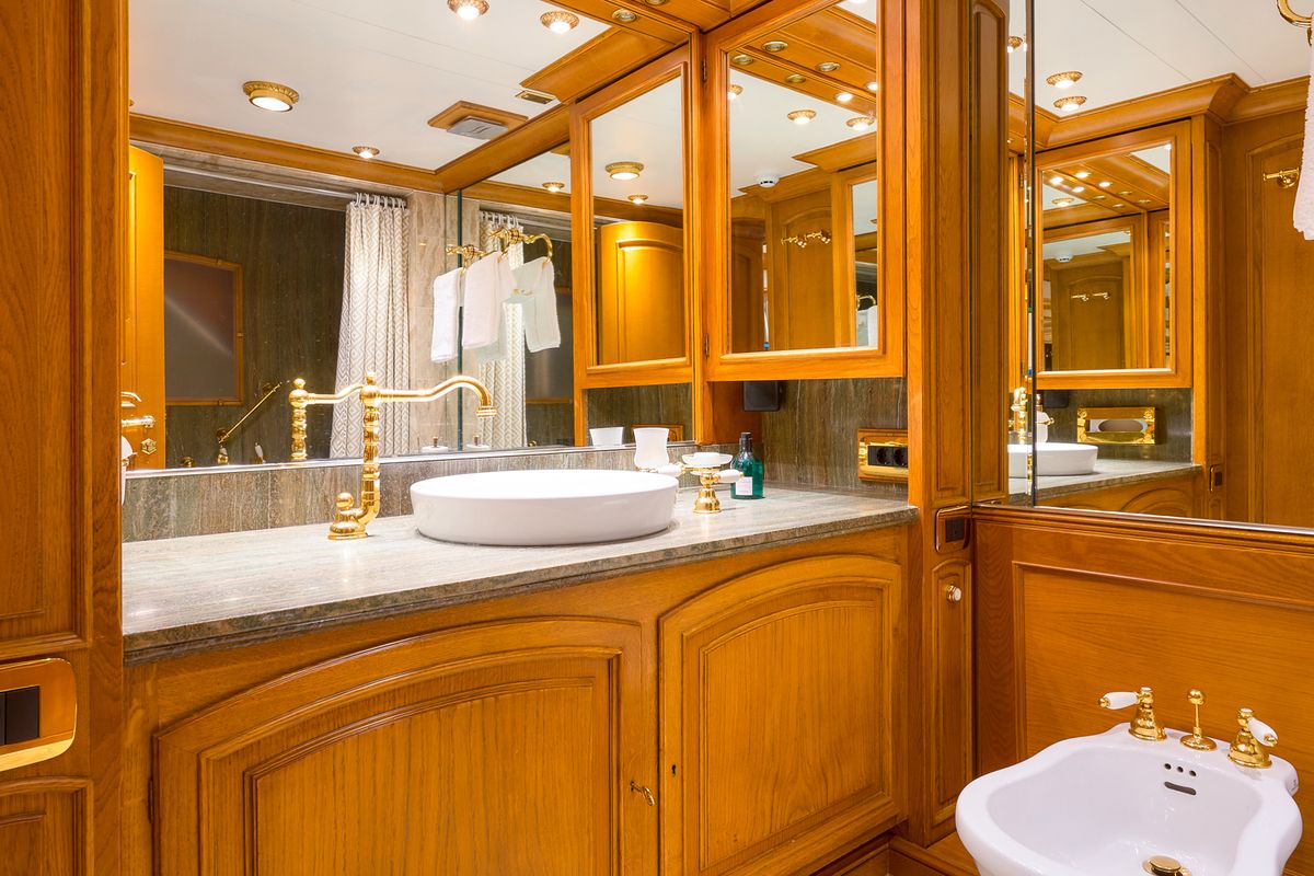 Head on To je to, a Benetti Classic 115 yacht at Grad Trogir, Croatia
