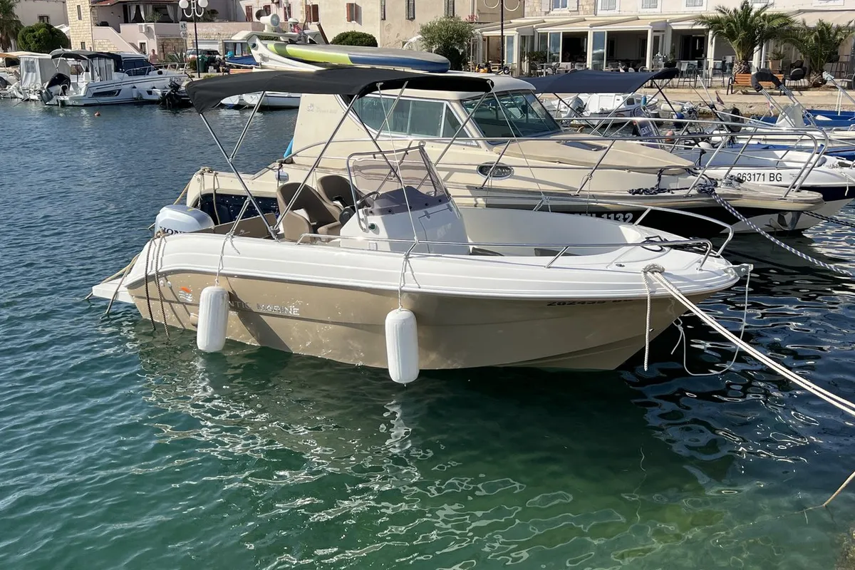 Exterior view of Atlantic Marine 530 - beige, a Atlantic Marine 530 motorboat at Grad Biograd na Moru, Croatia