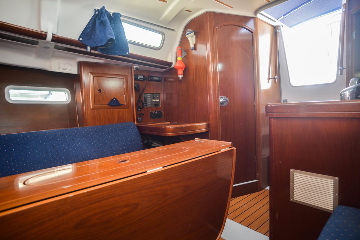 Salon of Despina, a Beneteau Oceanis Clipper 323 sailboat at Grad Biograd na Moru, Croatia
