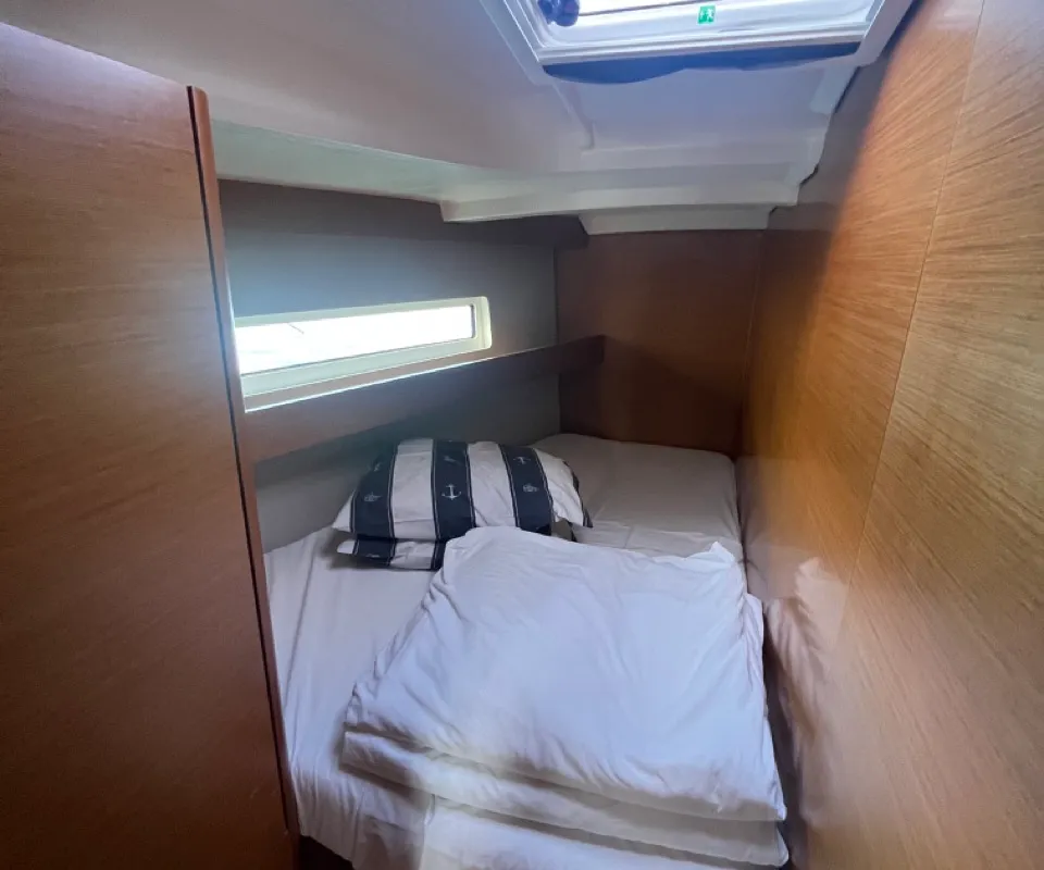 Cabin on Petra, a Jeanneau Sun Odyssey 440 sailboat at Općina Sukošan, Croatia