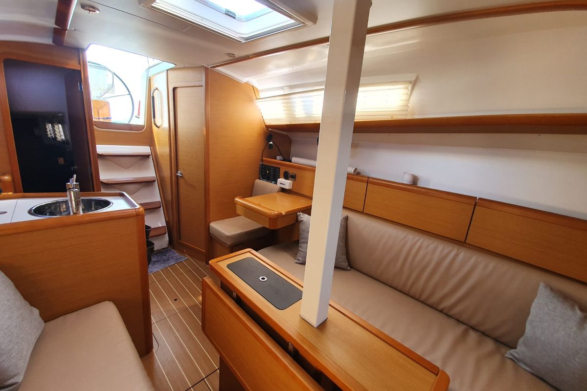 Salon of Aqua, a Jeanneau Sun Odyssey 33i sailboat at Baan Salak Phet, Thailand