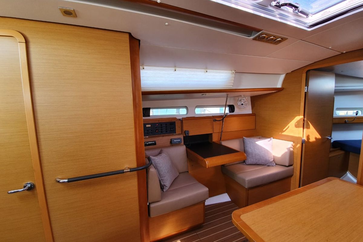 Salon of Aqua, a Jeanneau Sun Odyssey 33i sailboat at Baan Salak Phet, Thailand