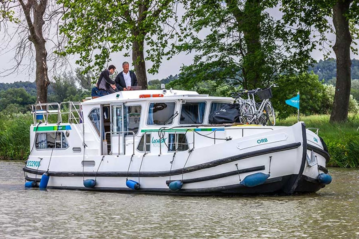 Exterior view of 1180-13, a Pénichette 1180 motorboat at Bram, France