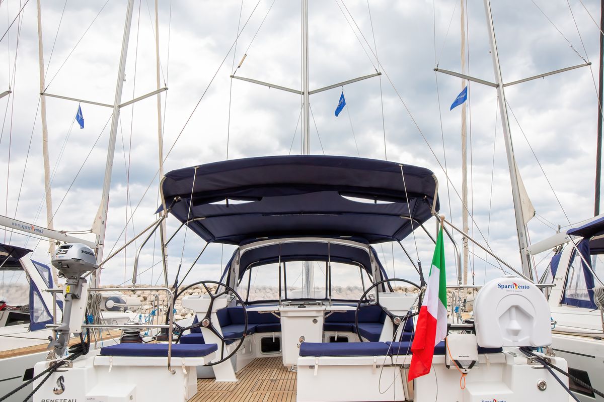 Cockpit of Elpida, a Beneteau Oceanis 51.1 sailboat at Rosignano Solvay, Italy