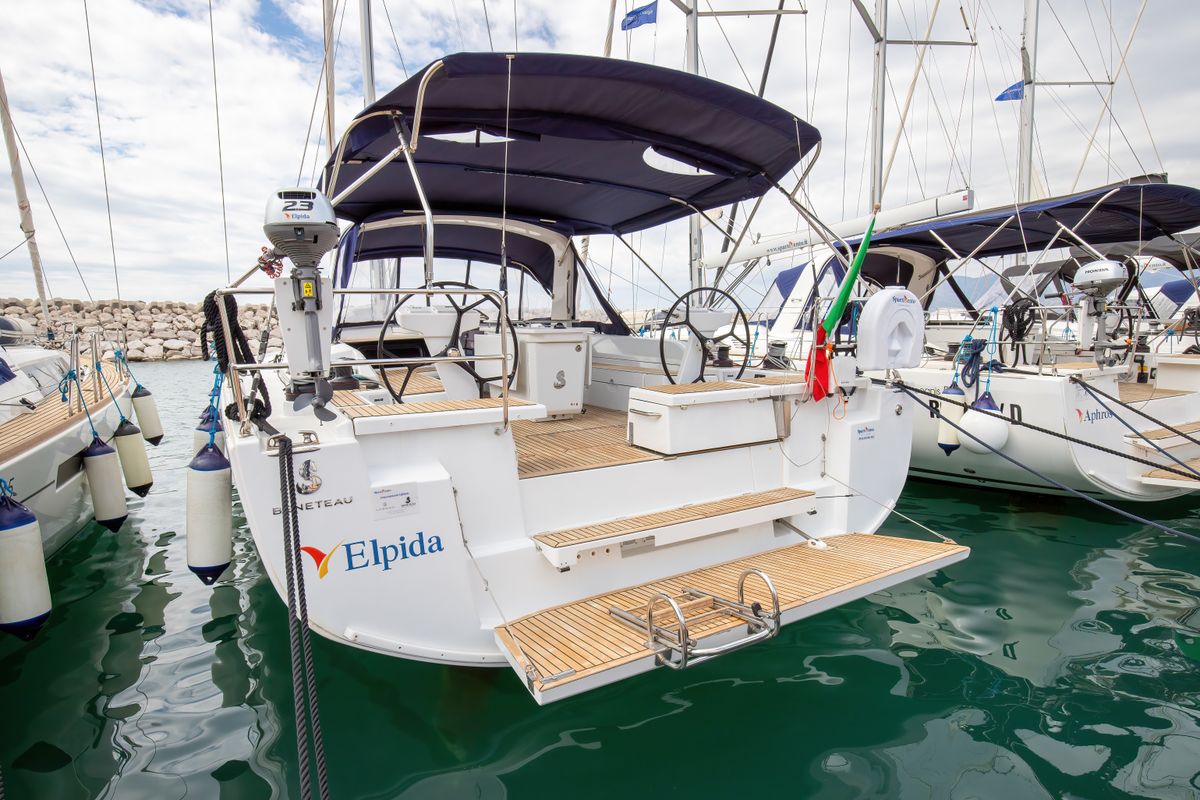 Cockpit of Elpida, a Beneteau Oceanis 51.1 sailboat at Rosignano Solvay, Italy