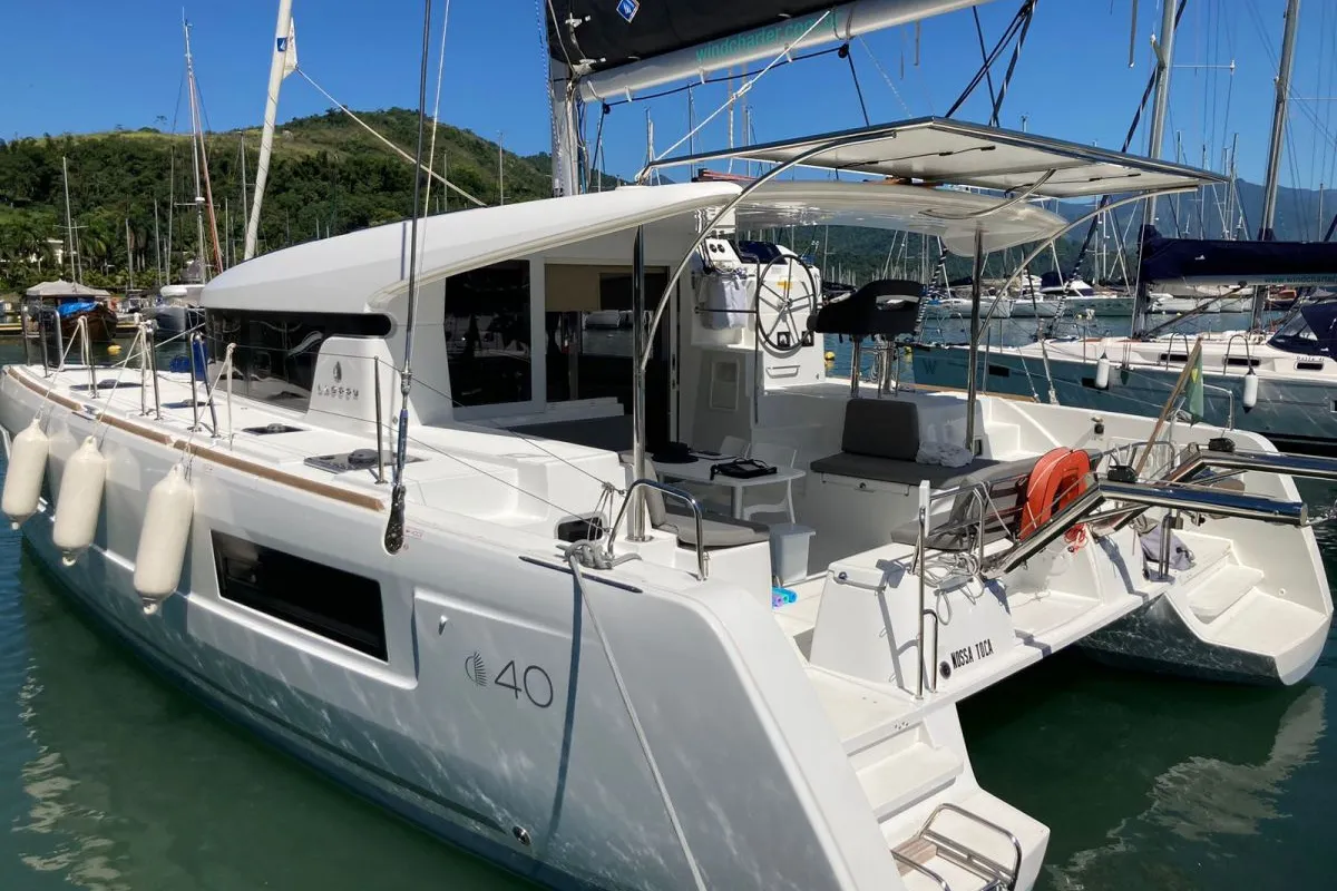 Deck of Atmosfera W, a Lagoon 40 catamaran at Paraty, Brazil