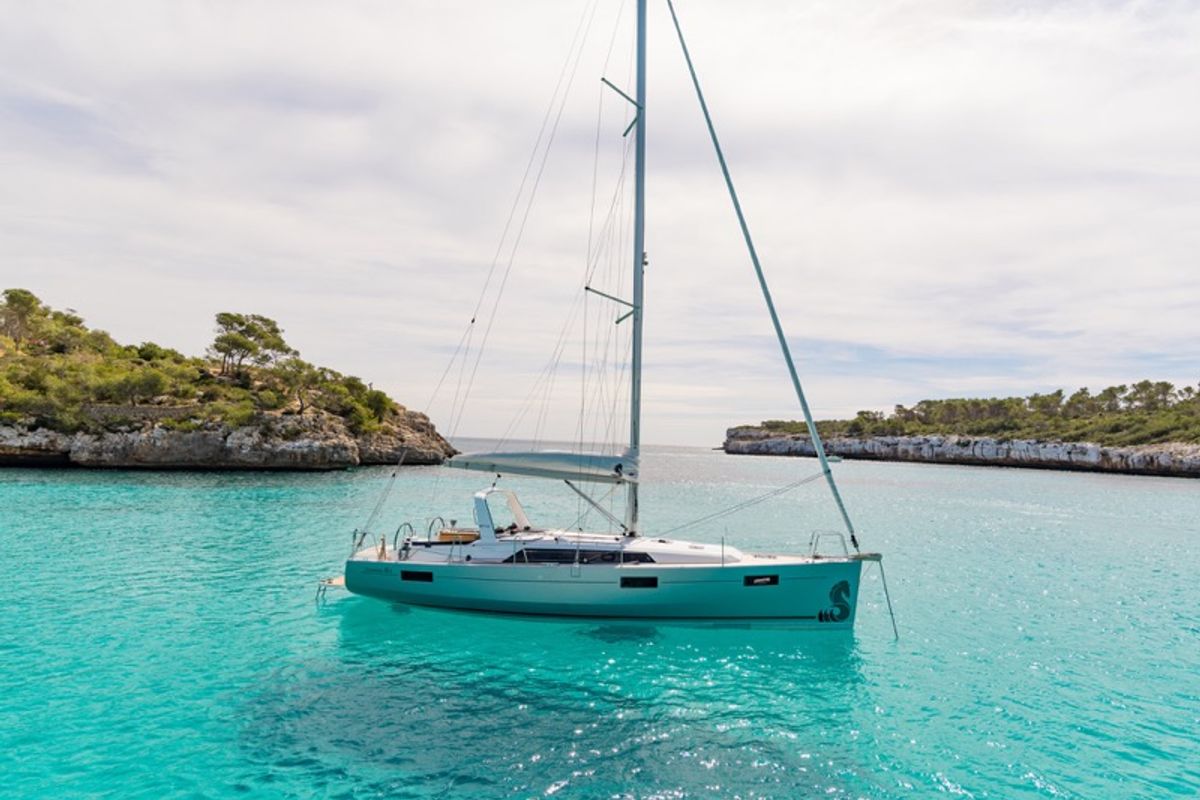 Exterior view of Hydros, a Beneteau Oceanis 41.1 sailboat at Rosignano Solvay, Italy