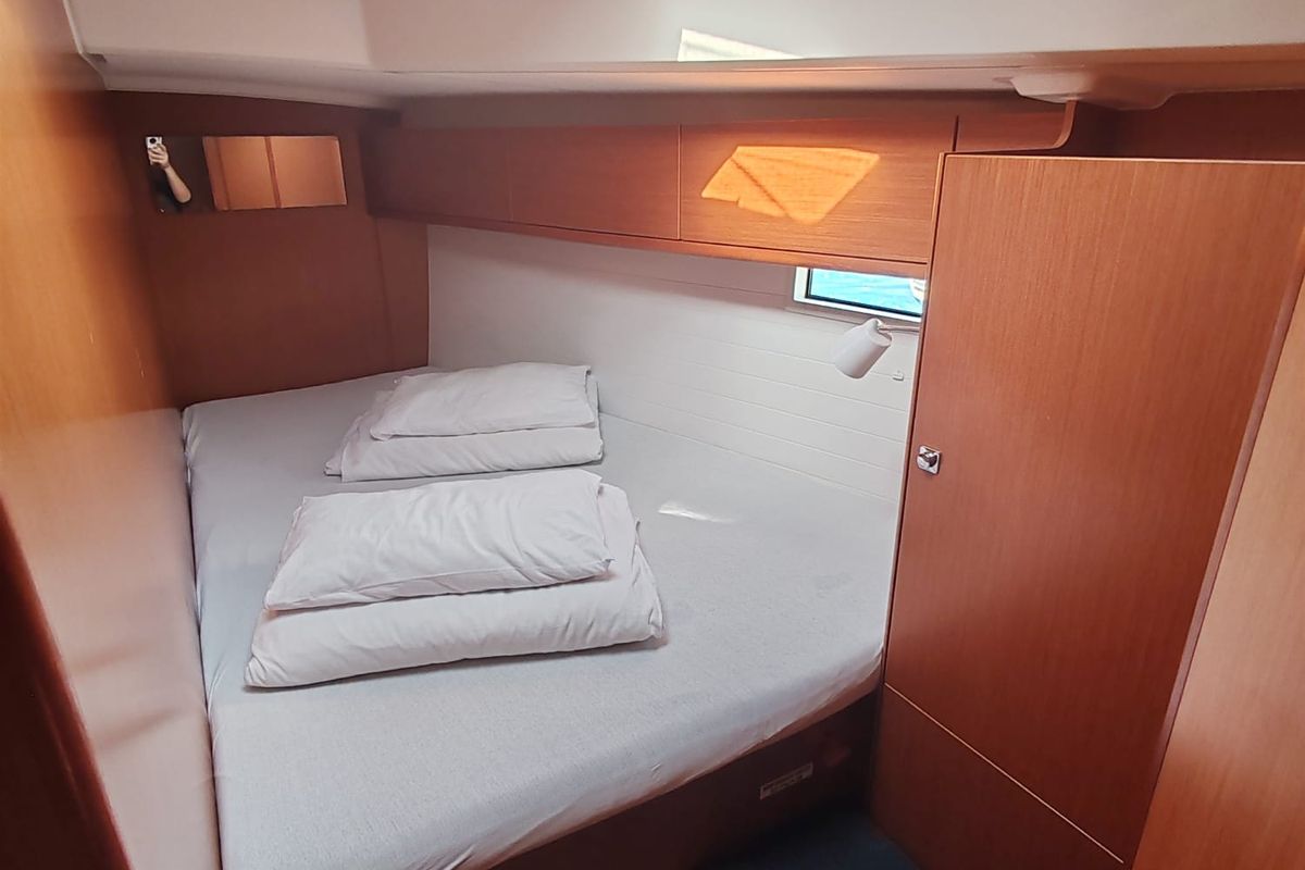 Cabin on Janus, a Bavaria Cruiser 46 sailboat at Općina Pakoštane, Croatia