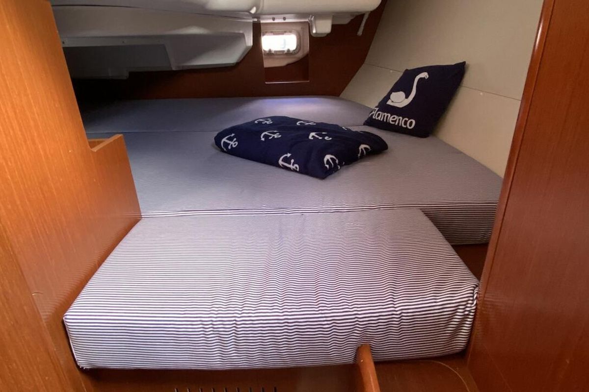 Cabin on Flamenco, a Beneteau Oceanis 31 sailboat at Flensburg, Germany