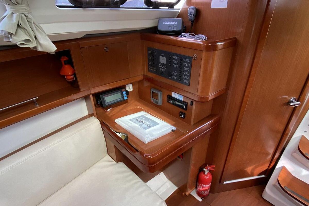 Salon of Flamenco, a Beneteau Oceanis 31 sailboat at Flensburg, Germany