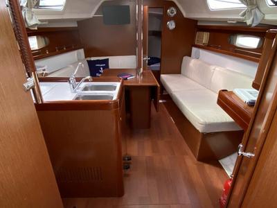Salon of Flamenco, a Beneteau Oceanis 31 sailboat at Flensburg, Germany
